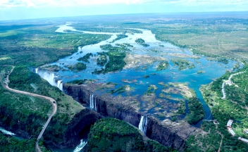 web-aventuraafrica-destinos-zambia-localizaciones-cataratas-victoria.jpg