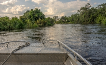 web-aventuraafrica-destinos-zambia-actividades-paseo-en-barco-lower-zambezi1.jpg
